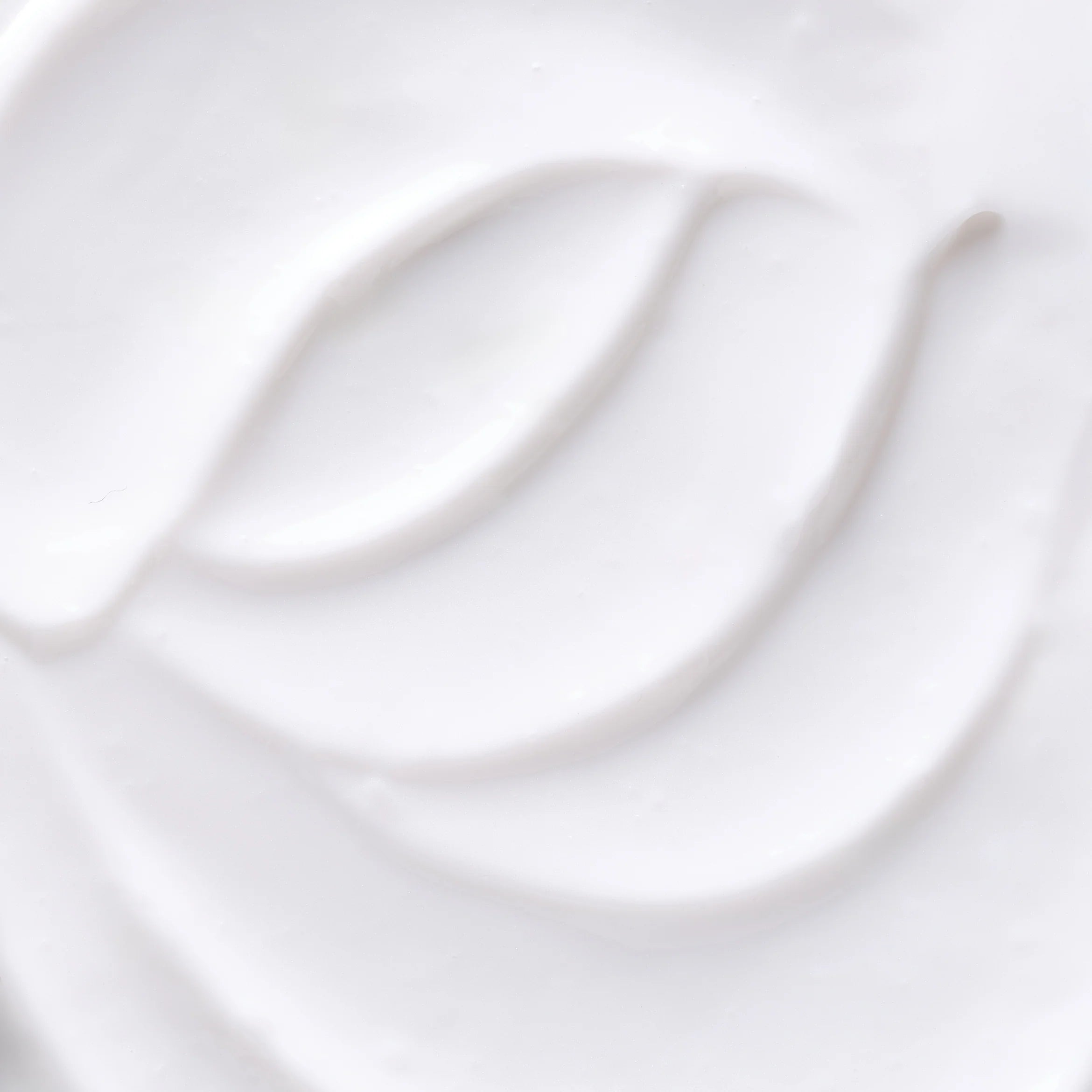 Texture du Comfort Zone Luminant Cream, crème illuminatrice correctrice de taches pour le visage, à la texture onctueuse et enveloppante conçue pour aider à atténuer l’apparence des taches brunes, uniformiser le teint et révéler une peau plus lumineuse, éclatante et visiblement plus homogène