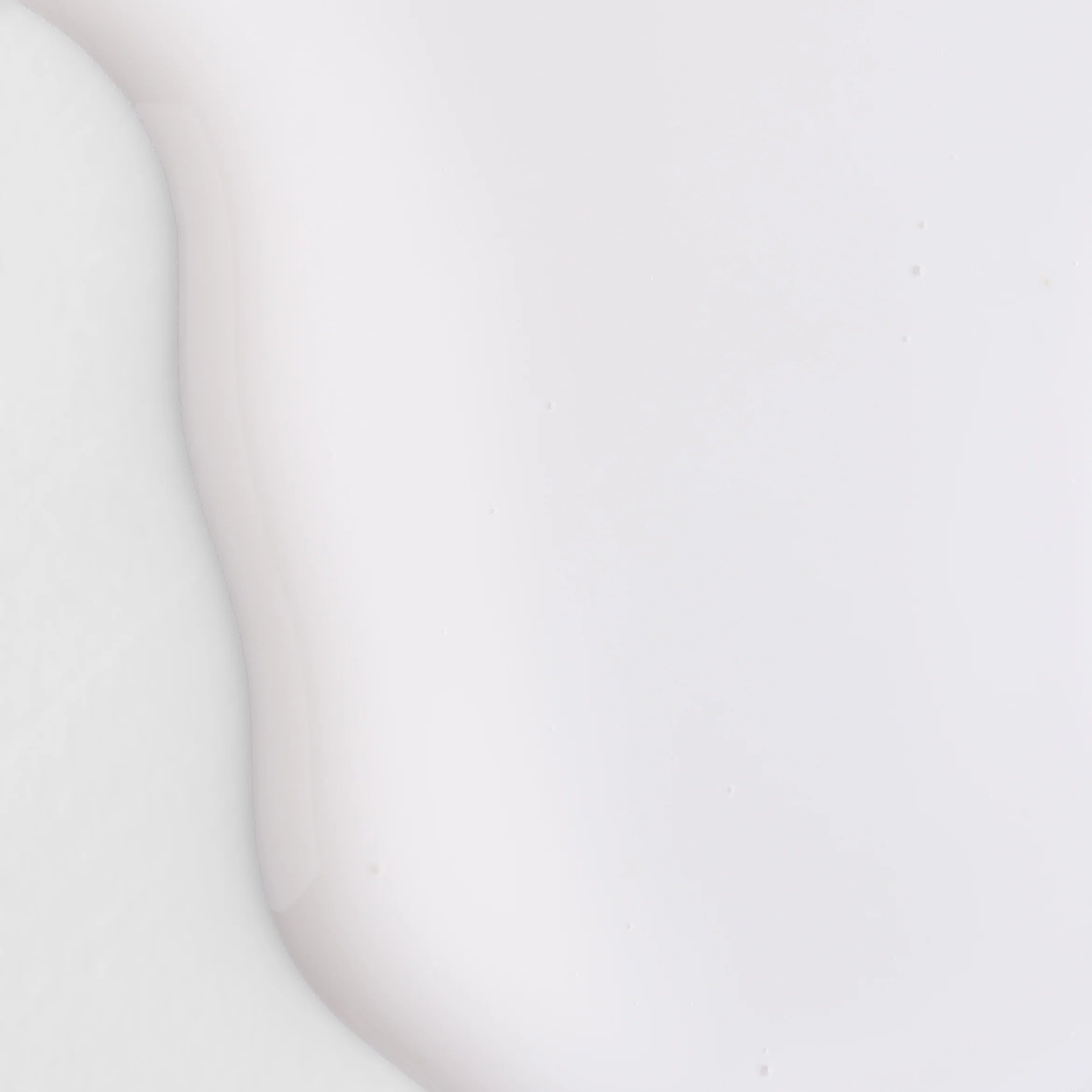 Texture du Comfort Zone Luminant Serum, sérum illuminateur correcteur de taches pour le visage, à la texture légère et soyeuse conçue pour aider à atténuer l’apparence des taches brunes, uniformiser le teint et révéler une peau plus lumineuse, éclatante et visiblement plus homogène