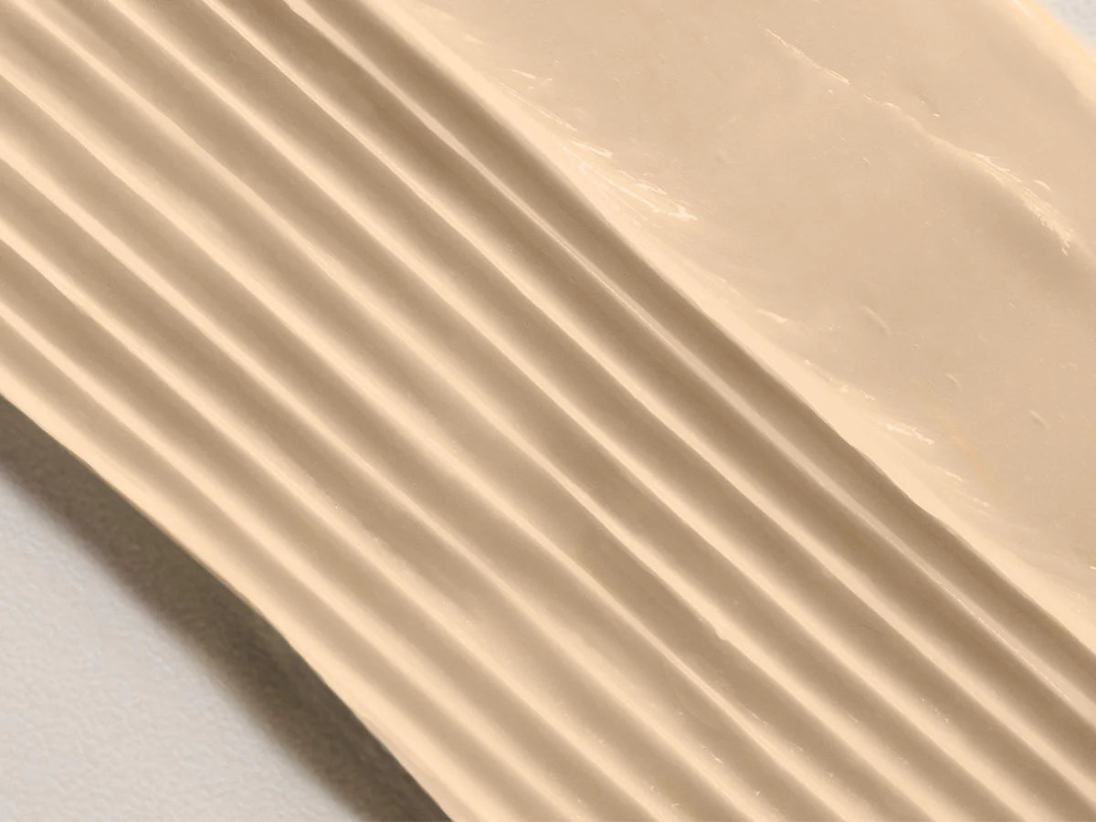 Texture du Davines NOUNOU Conditioner, soin conditionneur nourrissant pour cheveux secs, abîmés ou traités, à la texture riche et fondante conçue pour démêler, adoucir et apporter nutrition et souplesse à la fibre capillaire