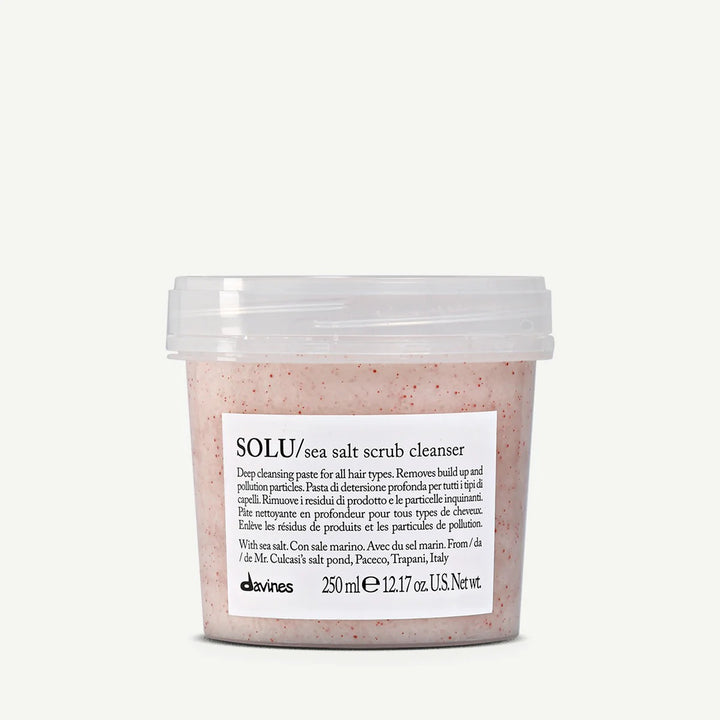 Pot 250 ml Davines SOLU Sea Salt Scrub Cleanser – pâte lavante exfoliante au sel marin de Trapani.
