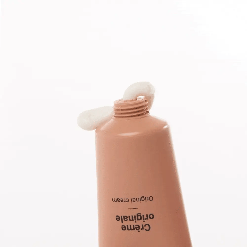 Texture fondante de La Crème Libre Crème Originale visage, soin universel pour hydrater, protéger et apporter du confort à tous les types de peau