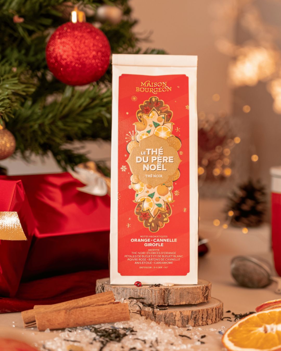 Thé du Père Noël - Maison Bourgeon : thé noir aux saveurs festives d’orange, cannelle et girofle. Un mélange épicé et gourmand aux notes chaleureuses, idéal pour les fêtes de fin d’année.