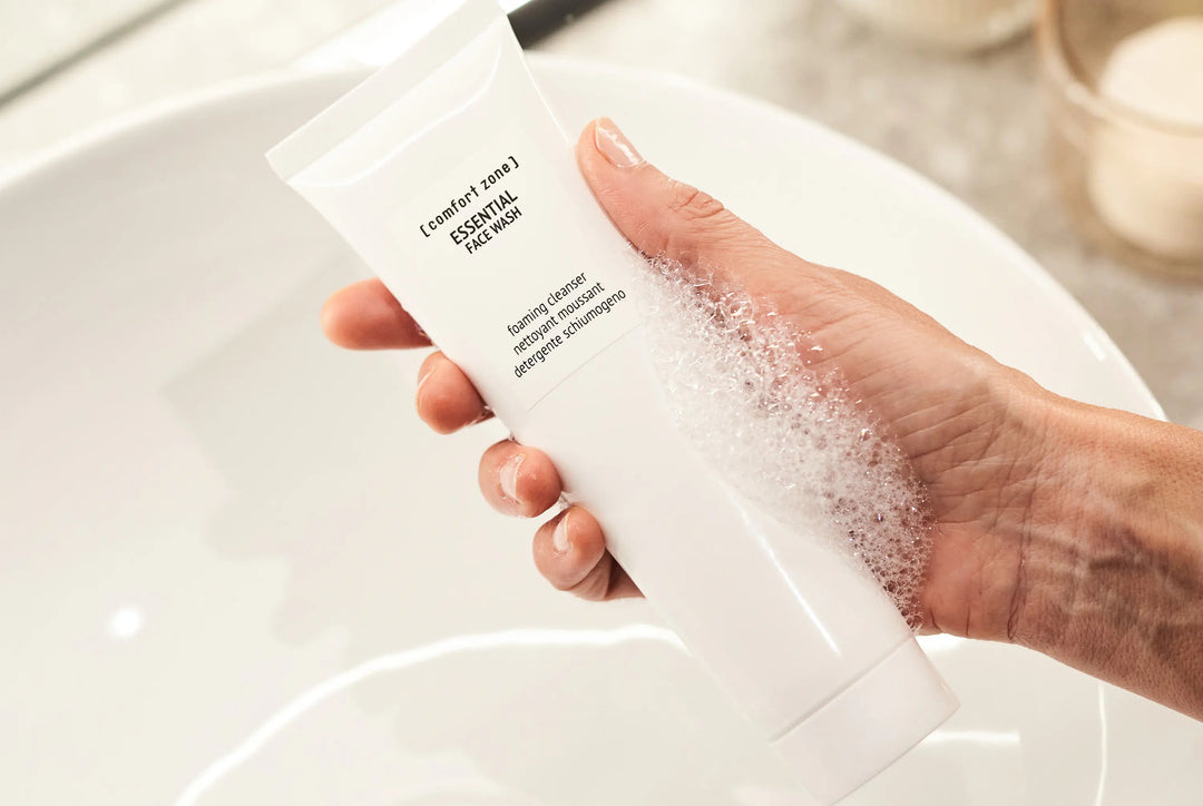Essential Face Wash de Comfort Zone : le nettoyant visage qui révolutionne notre routine beauté - Etienne Thomas