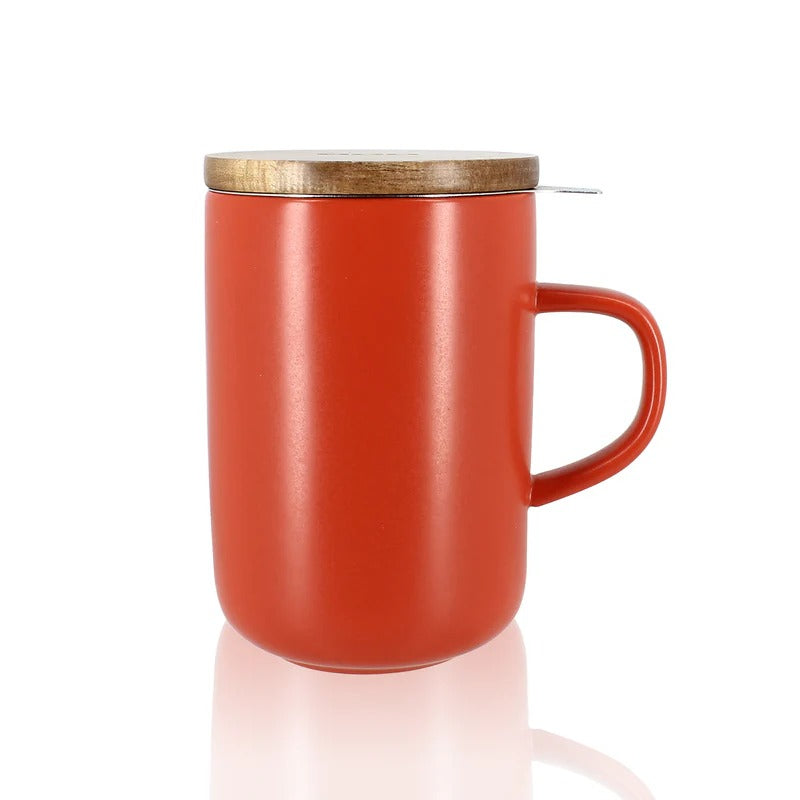 Tisaniere de 475 ml en gres terracotta avec filtre inox et couvercle bois de la marque Ogo Living, presentee sur fond blanc avec reflet.