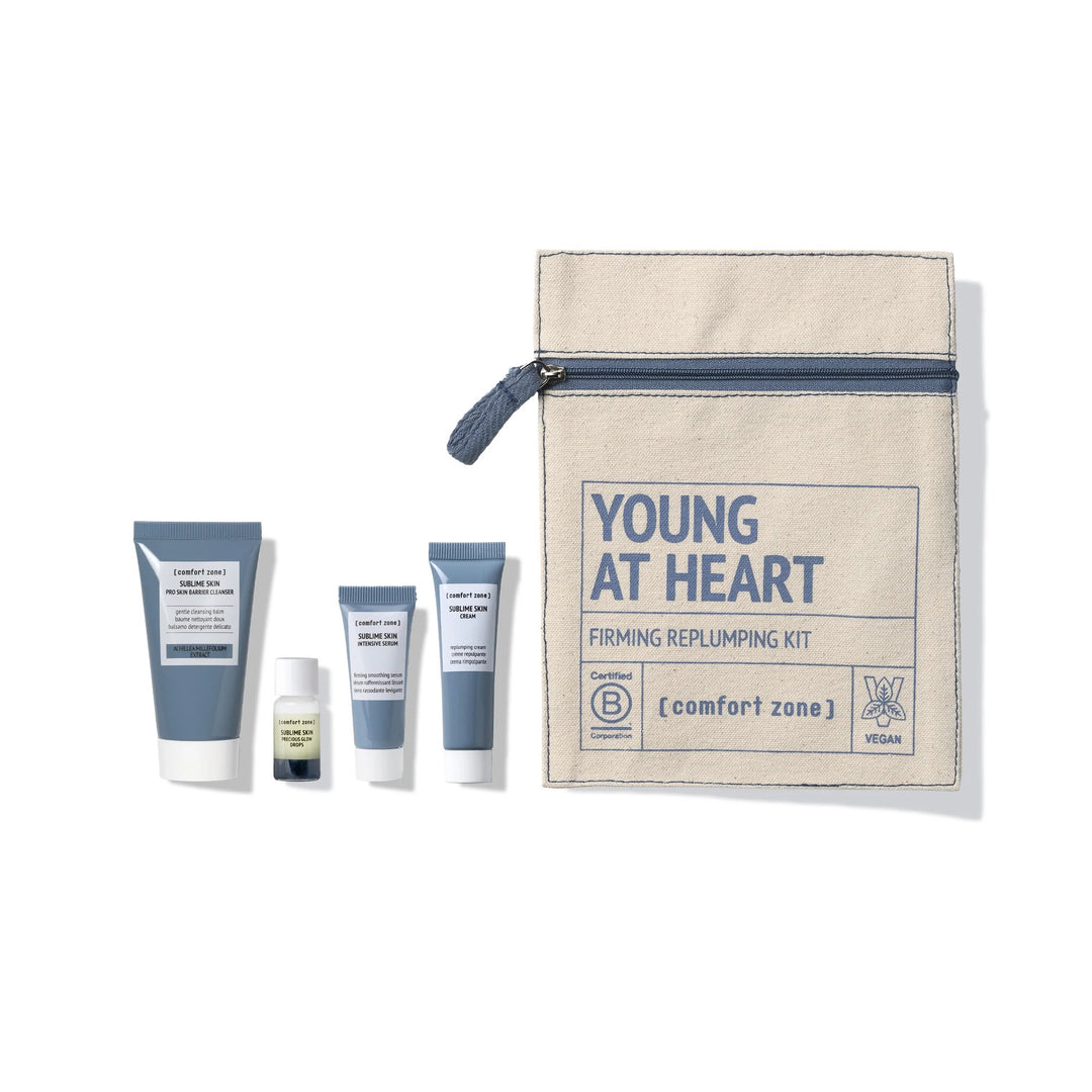 Coffret Young at Heart Comfort Zone : trousse en coton beige zippée et quatre mini-soins (Pro Skin Barrier Cleanser, Precious Glow Drops, Intensive Serum, Cream) alignés sur fond blanc – routine fermeté & repulpante.
