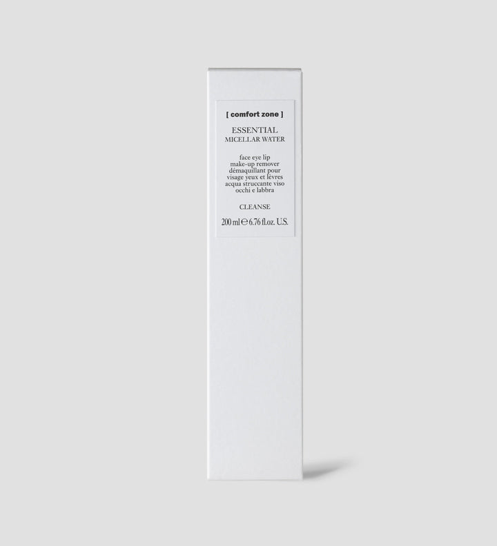 Image du produit "ESSENTIAL MICELLAR WATER" de la marque [ comfort zone ], montrant une boîte blanche contenant 200 ml (6.7 fl.oz. US) d'eau micellaire essentielle pour le visage, les yeux et les lèvres. Le produit est conçu pour le nettoyage et le démaquillage.