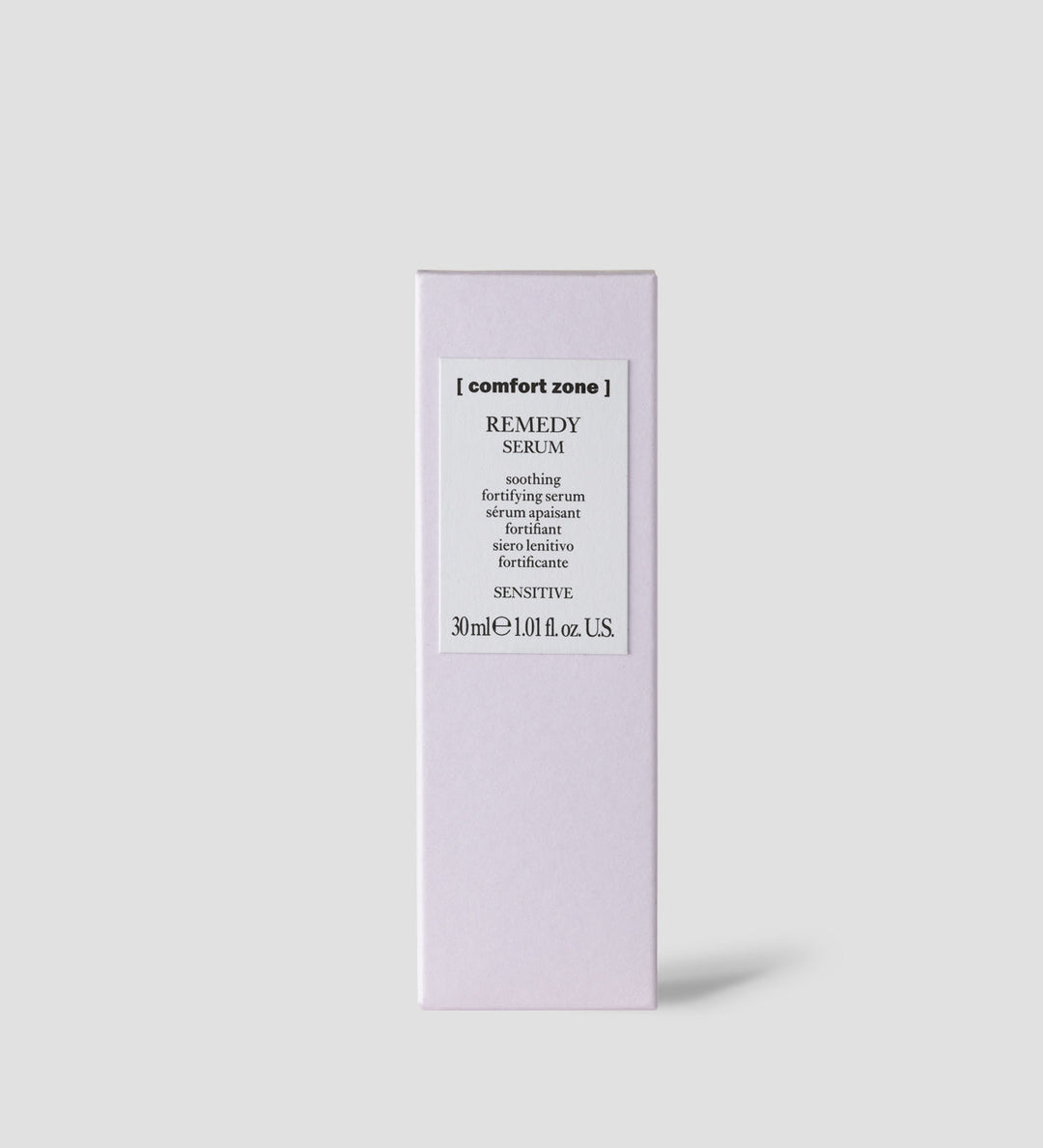 Emballage du sérum fortifiant apaisant Remedy de Comfort Zone, montrant une boîte blanche sur un fond blanc clair. La boîte indique les détails du produit avec une étiquette centrale.