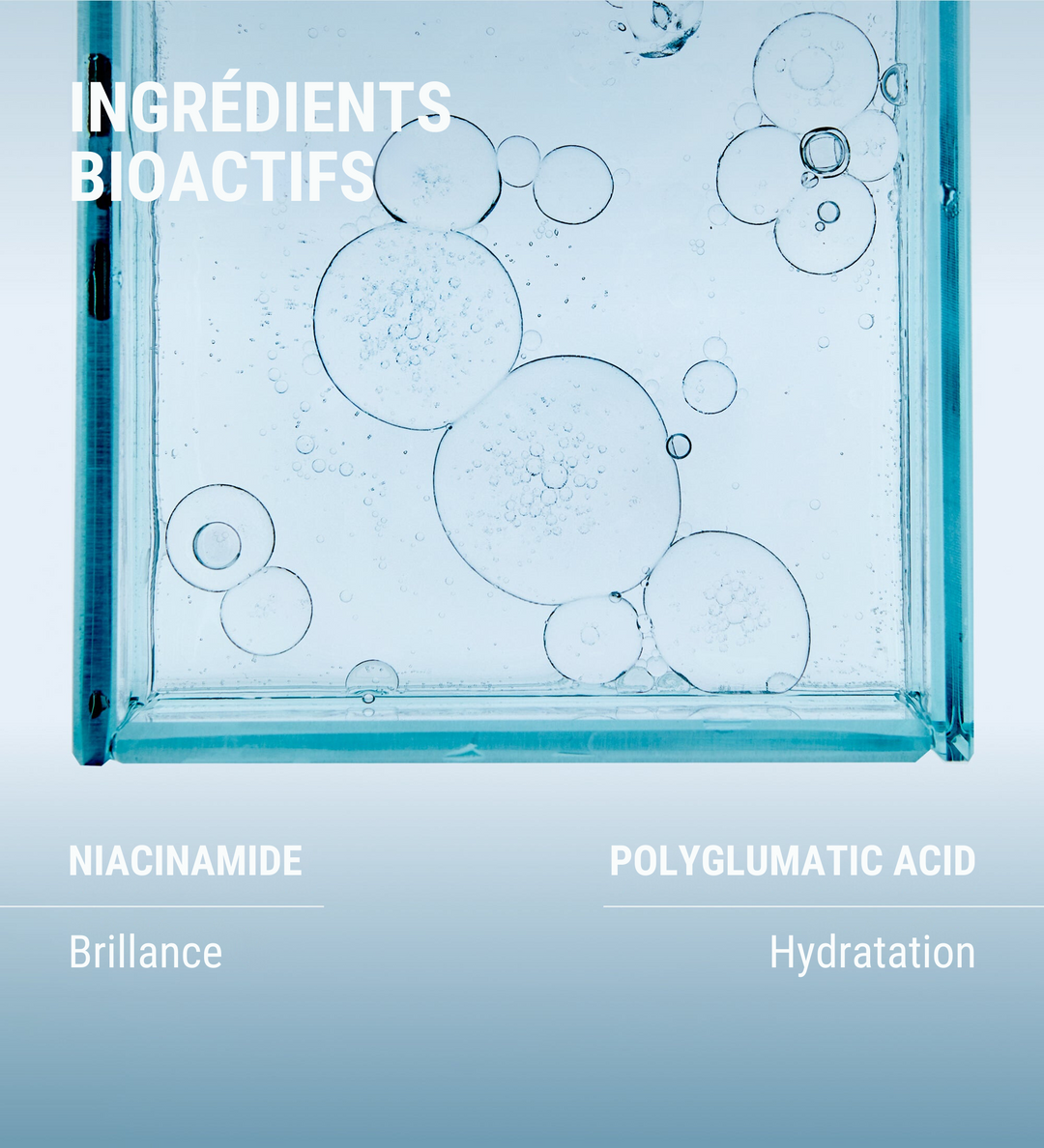 Image de présentation des ingrédients bioactifs de la gamme Hydramemory de [comfort zone], mettant en avant la niacinamide pour la brillance et l'acide polyglutamique pour l'hydratation. Fond bleu clair avec des bulles dans un liquide transparent.
