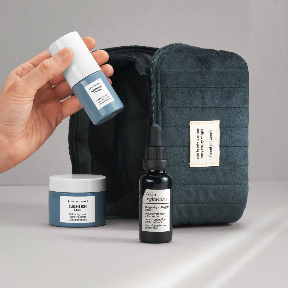 Trousse ouverte The Timeless Beauty Ritual et ses trois soins Comfort Zone.