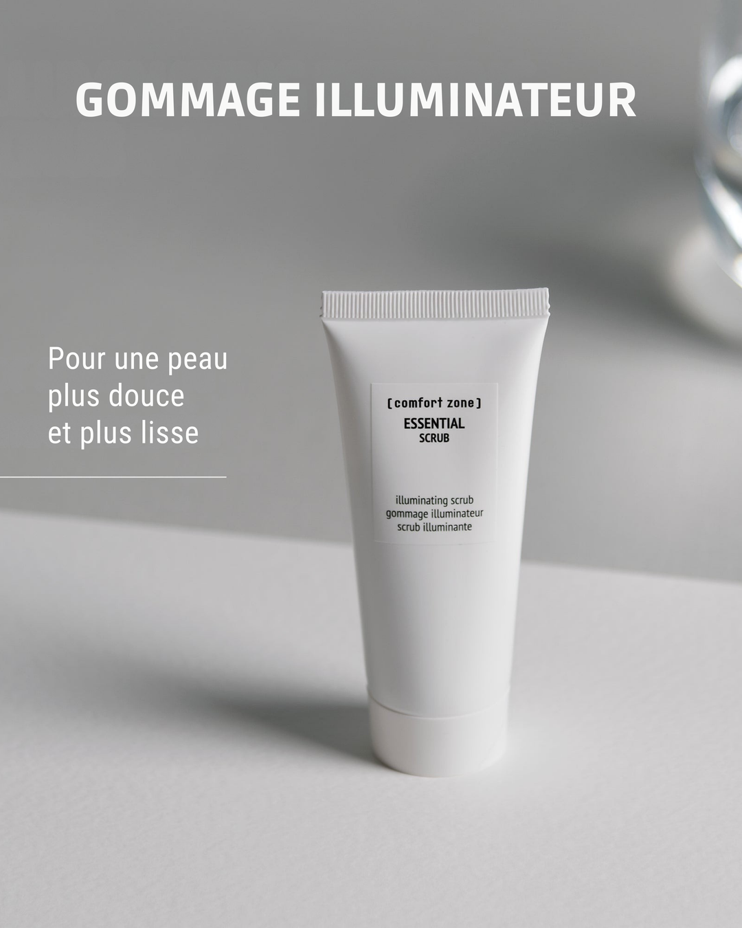 Tube du gommage illuminateur Essential Scrub de Comfort Zone, exfoliant doux pour une peau plus lisse et éclatante, idéal pour les soins du visage en quête d’éclat naturel
