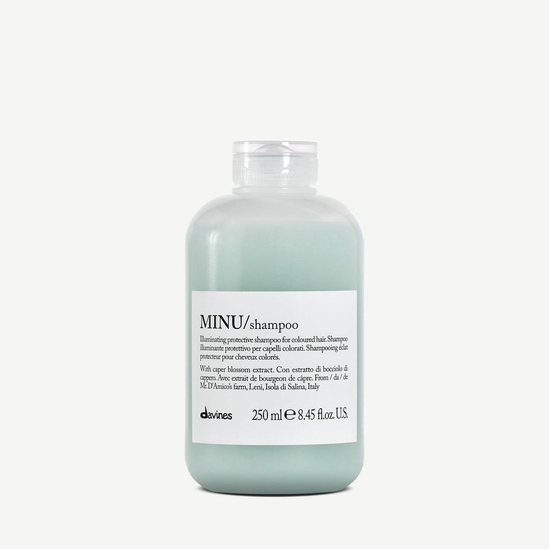 MINU Shampoo - Davines : shampoing éclat protecteur pour cheveux colorés. Formulé avec de l'extrait de bourgeon de câprier pour prolonger l’intensité de la couleur tout en hydratant et apportant de la brillance. Format 250 ml.