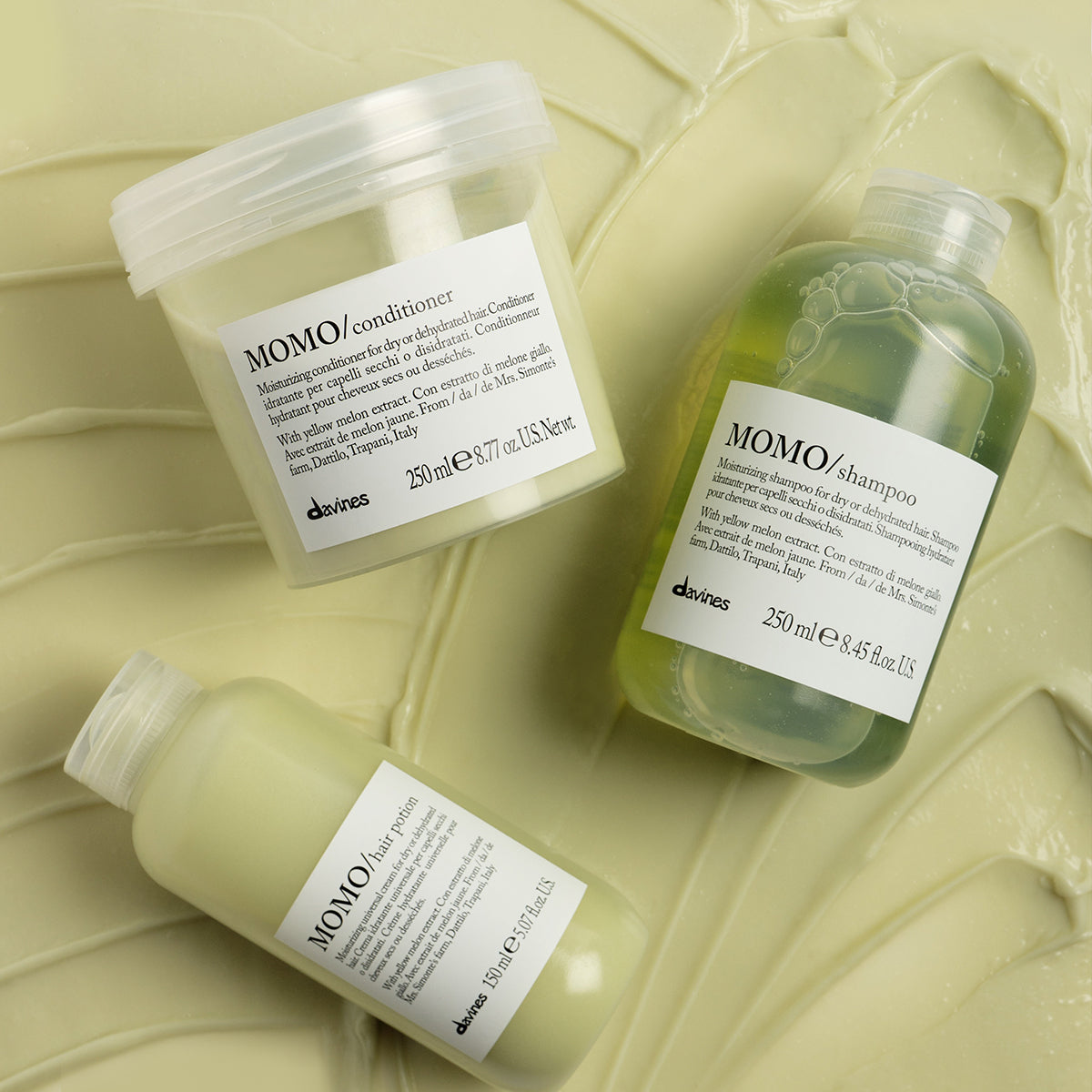 Routine capillaire complète Davines MOMO composée d’un shampoing hydratant 250 ml, d’un après-shampoing nourrissant 250 ml et d’une potion hydratante cheveux, idéale pour cheveux secs ou déshydratés
