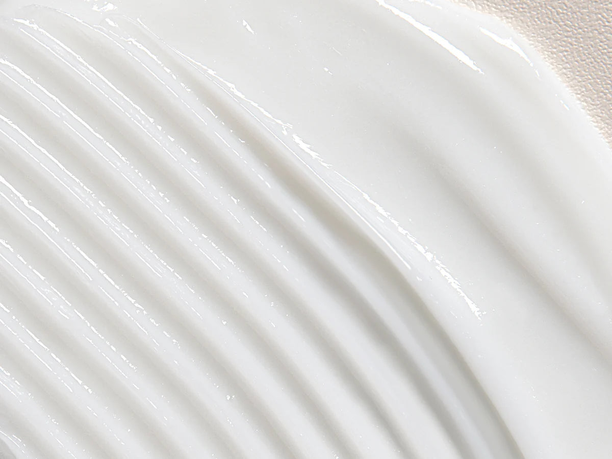 Texture du Davines LOVE CURL Conditioner 250 ml, après-shampooing nourrissant à la texture crémeuse pour démêler, définir et sublimer les cheveux bouclés ou ondulés
