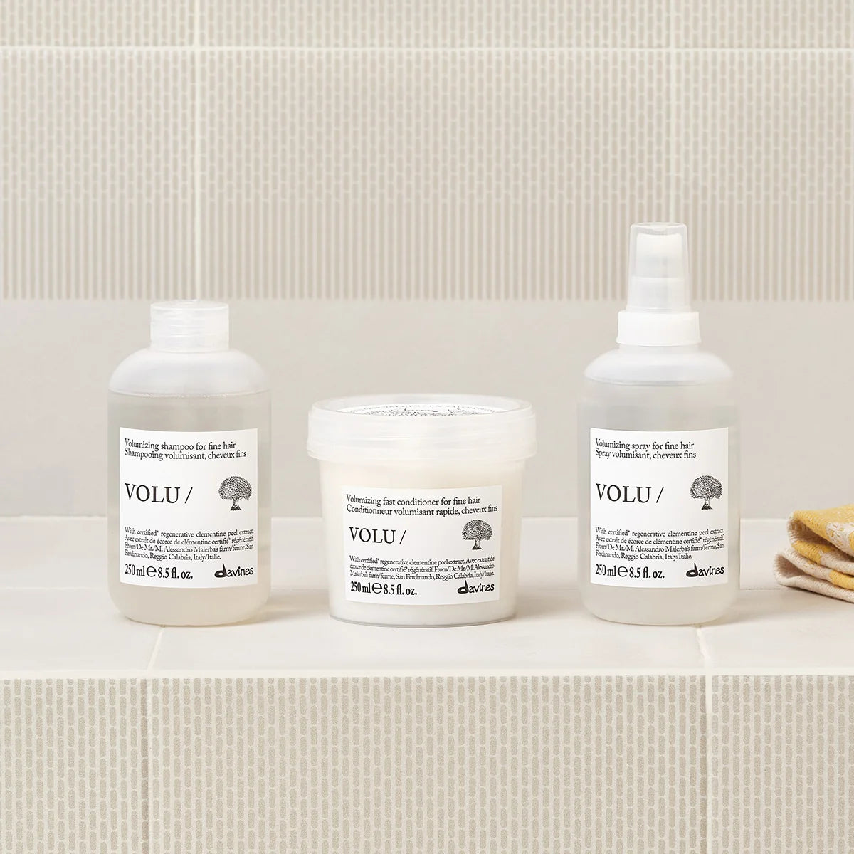 Routine Davines VOLU pour cheveux fins : shampooing, conditionneur et spray Hair Mist présentés côte à côte.