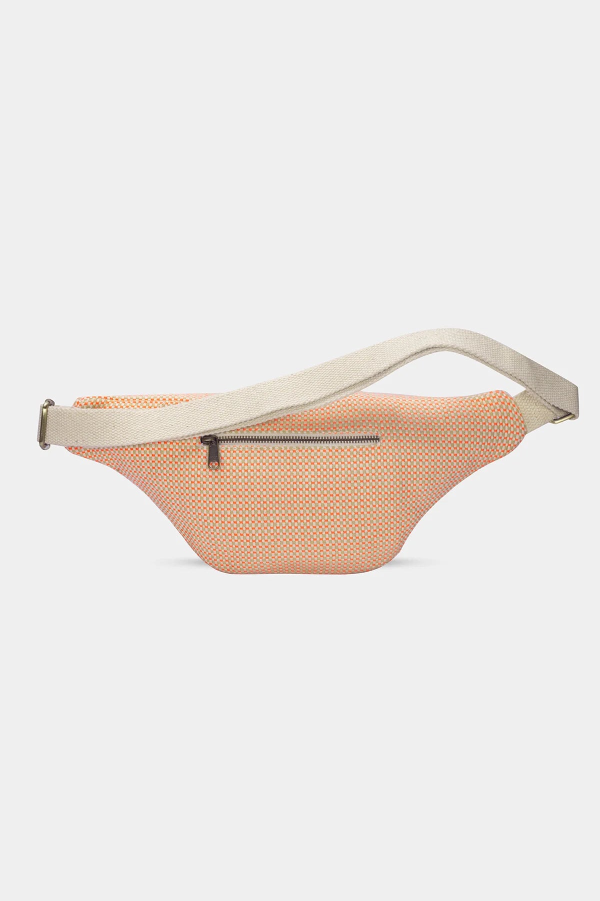 Vue arriere de la banane Sofia tressage corail Hindbag en coton recycle avec poche zippee