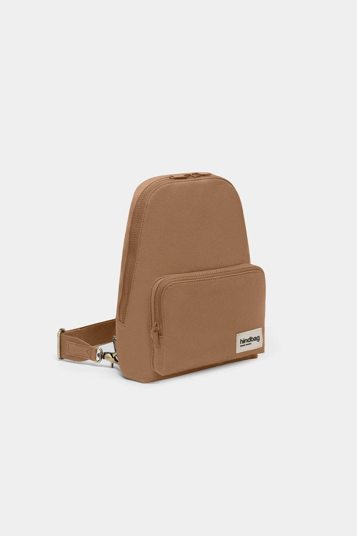 Hindbag Sling Bag Felix coloris Cannelle vue de face, sac compact et ergonomique avec poche avant zippée pour les essentiels du quotidien