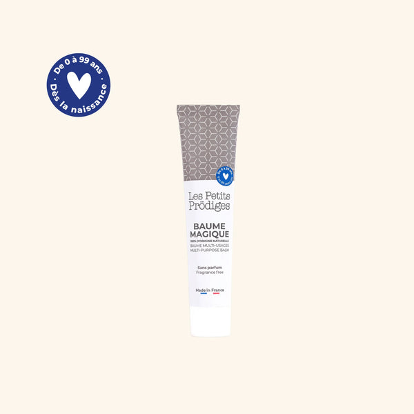 Tube de Baume Magique Les Petits Prödiges sans parfum, étiqueté "De 0 à 99 ans, dès la naissance" avec un cœur bleu. Produit étiqueté "Made in France" avec un drapeau français, montrant un design géométrique gris et blanc. Baume multi-usages, 100% d'origine naturelle.
