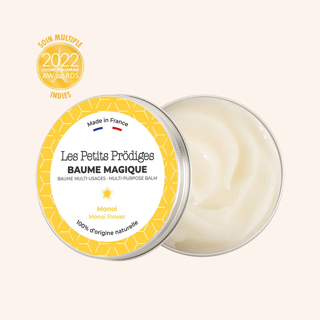 Pot ouvert de Baume Magique Les Petits Prödiges avec étiquette jaune et blanche, montrant une texture crémeuse à l'intérieur. Le produit est étiqueté "Made in France" avec un drapeau français, mentionnant "Monoi Flower" et "100% d'origine naturelle". Récompensé par les CosmetiqueMag Awards 2022.