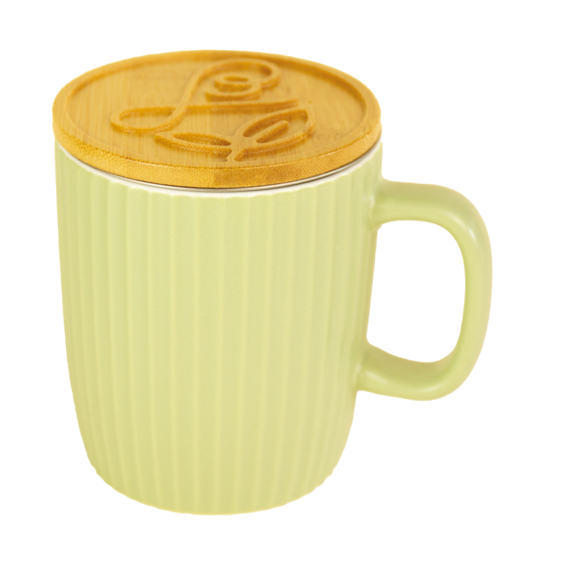 Mug Maison Bourgeon Thé Passion vert en céramique texturée avec anse, accompagné d’un couvercle en bois gravé et d’un infuseur en acier inoxydable."