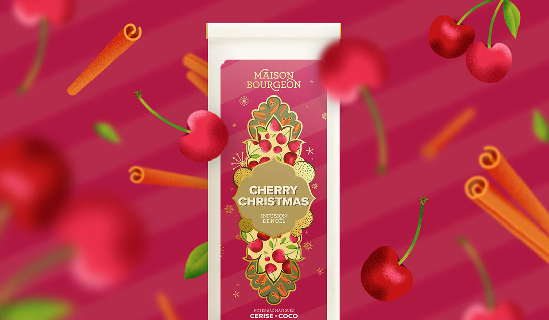 Paquet d'infusion de Noël Maison Bourgeon Cherry Christmas avec des illustrations de cerises et de bâtons de cannelle en arrière-plan.