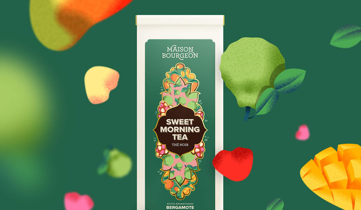 Paquet de thé noir Maison Bourgeon Sweet Morning Tea avec des illustrations de bergamote, pomme et mangue en arrière-plan.