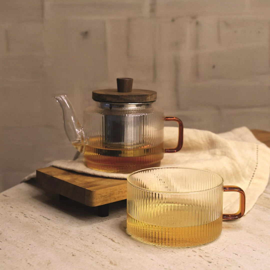 Ensemble théière et tasse OGO Living KAR en verre nervuré avec anse ambre et couvercle bois